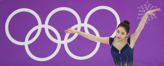 [올림픽] 최다빈, 매혹 연기  23일 강릉아이스아레나에서 열린 2018 평창동계올림픽 피겨스케이팅 여자 싱글 프리스케이팅에서 한국의 최다빈이 연기를 펼치고 있다.